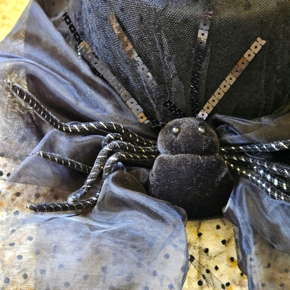 Cool Hat with Steampunk Vibes - Picture 4 of 9